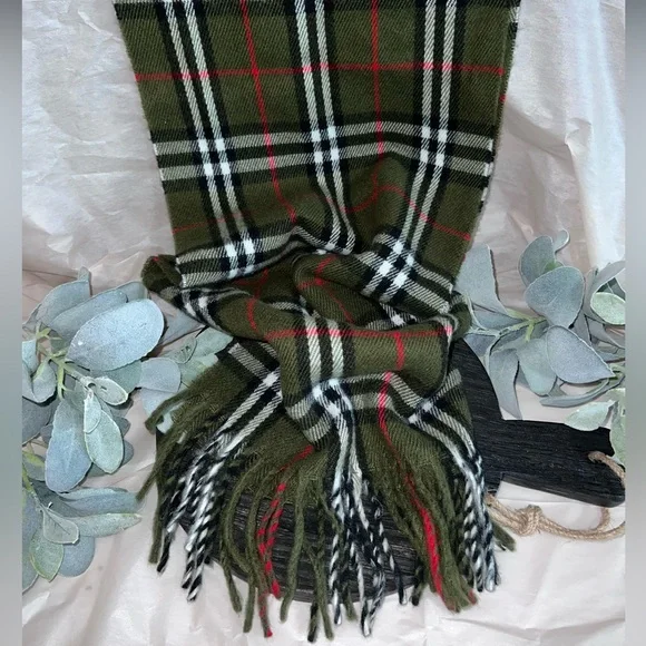 MINT Vintage Burberrys of London Lambswool Scarf Olive Green Nova Check - Picture 9 of 9